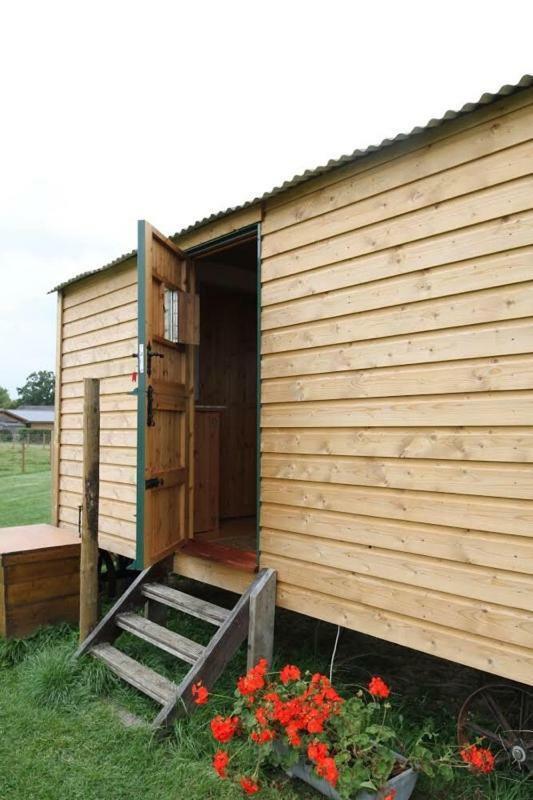 Shepherdshuts-Southeast Ashford (Kent) Exterior foto
